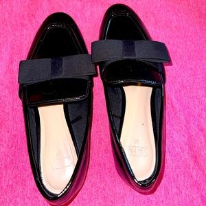 Flat shoe